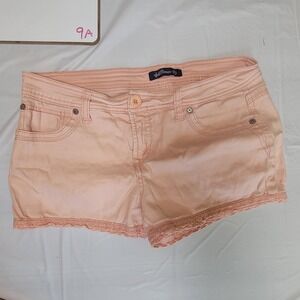 Womens Wallflower Peach colored Juniors shorts. ‎ Size 11.  3" inseam.
